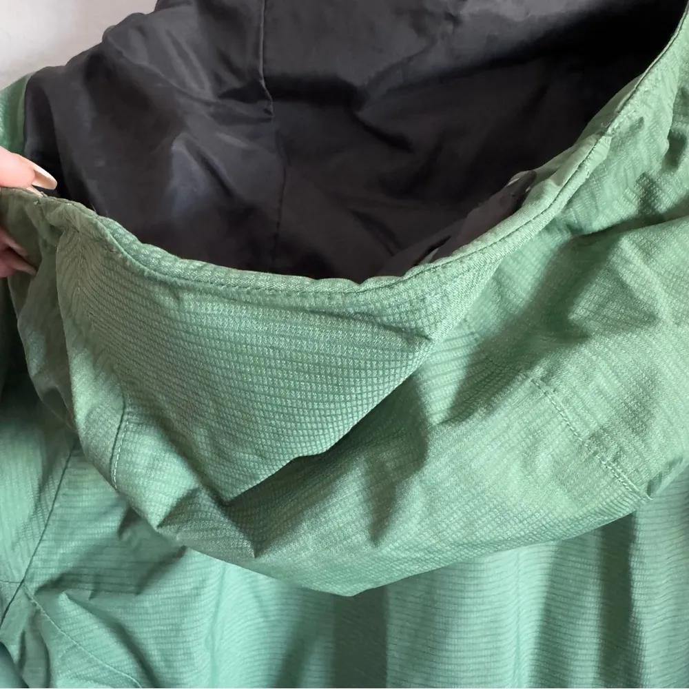 Green north face rain jacket key with hood and bill size xs - Image 6