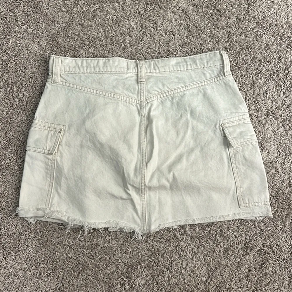 Abercrombie cream denim high-rise cargo skirt Sz 8 - Image 2