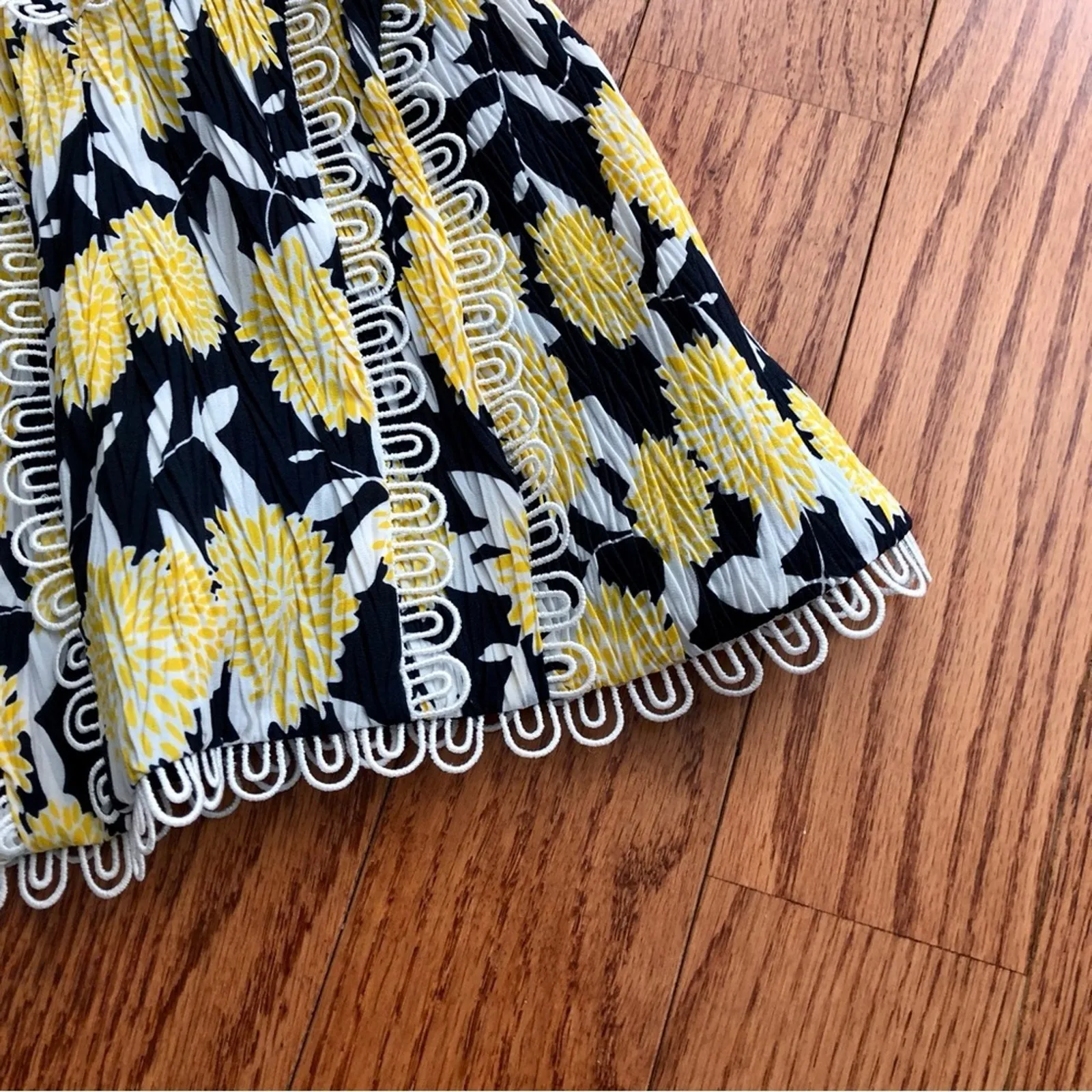 C/MEO Collective Enlight Mini Skirt Floral Marigold Black Women’s Size 6 NWT - Image 6