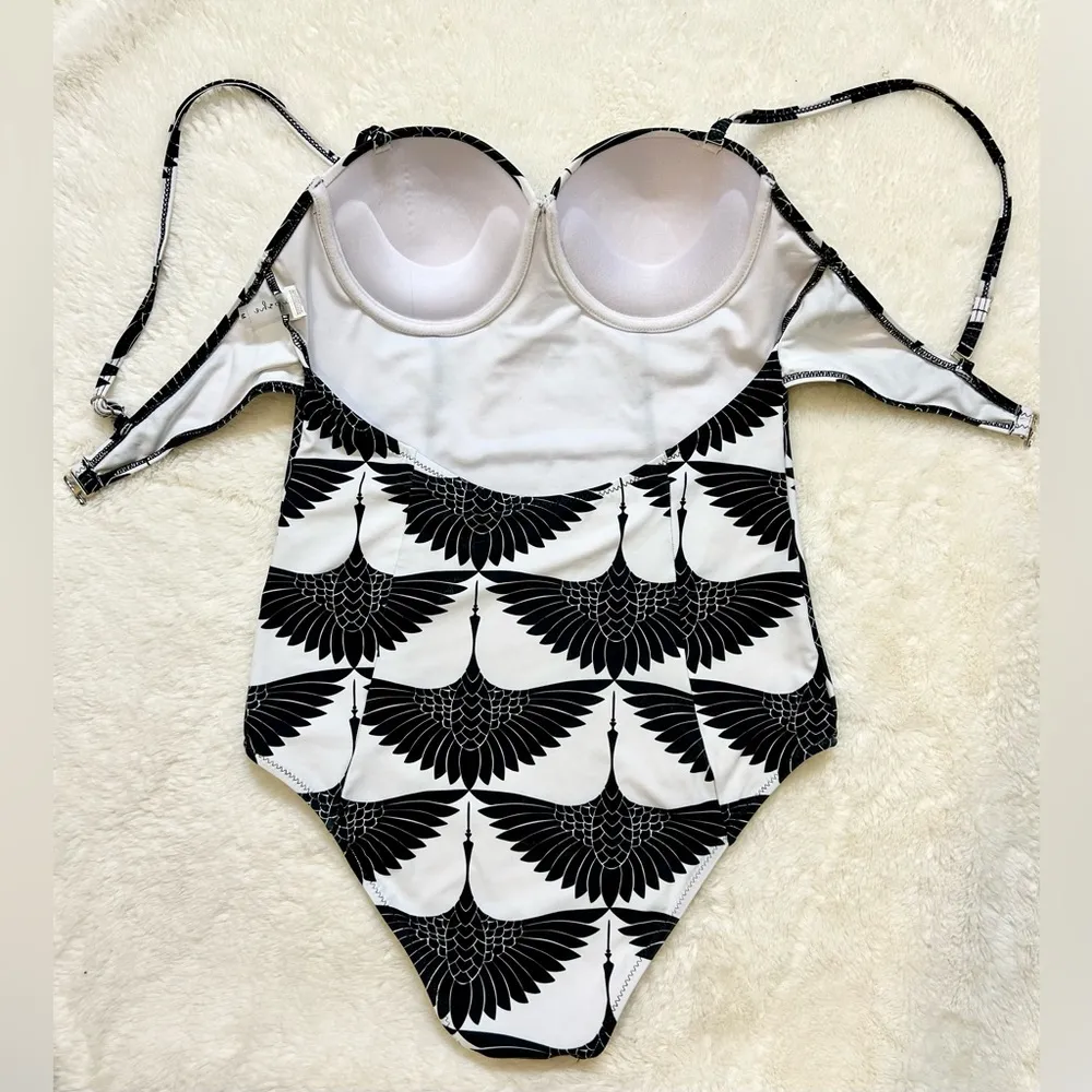Black and White Japanese Crane Print One Piece Swimsuit Size Medium - Image 7