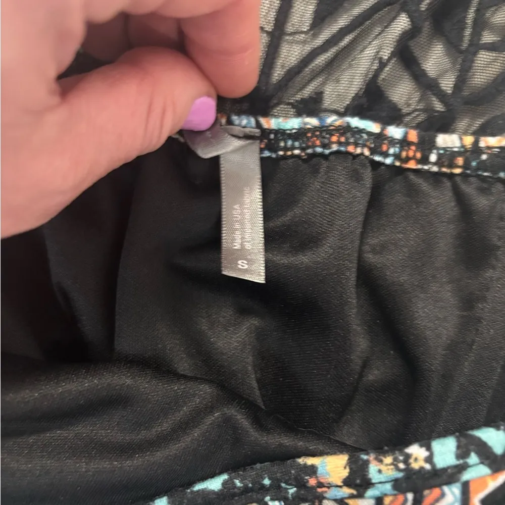 Vanity size small maxi dress with black lace Racerback chest is 14 length is 56 - Image 5