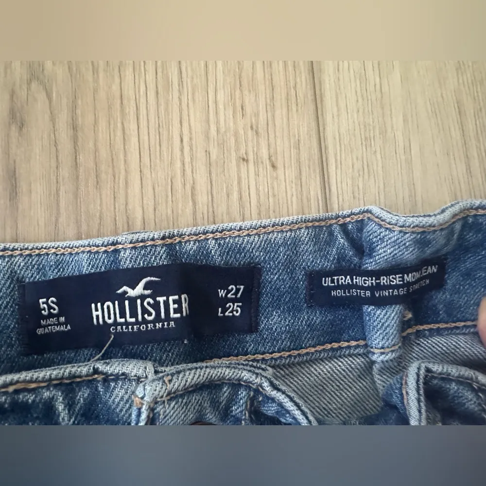 Hollister Blue Ankle Cropped Jeans with Raw Hem 💙 - Image 3