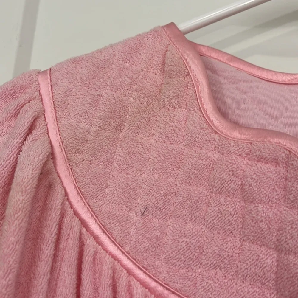 Vintage 70s Evelyn Pearson Large Pink Terrycloth Housecoat Dress with Pockets - Image 4