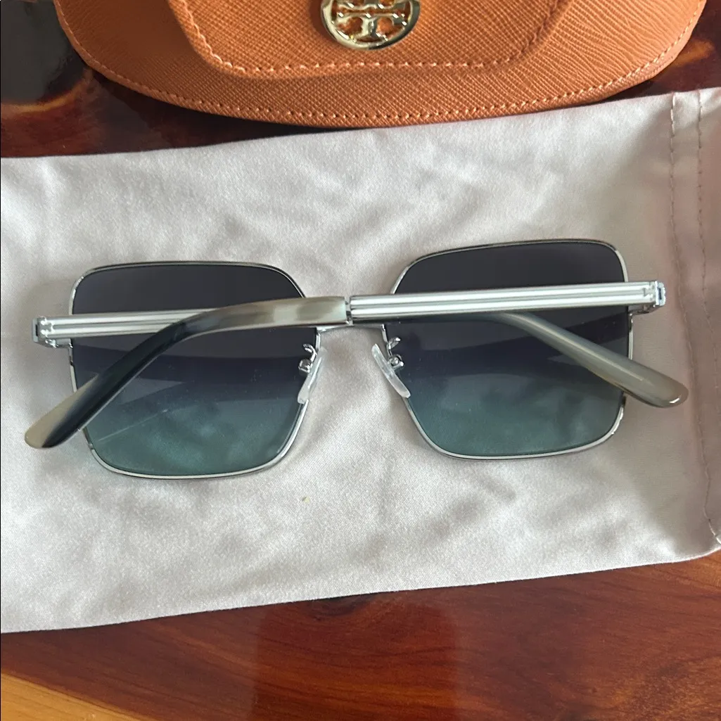 Tory Burch Silver Sunglasses with Orange Case - Image 3