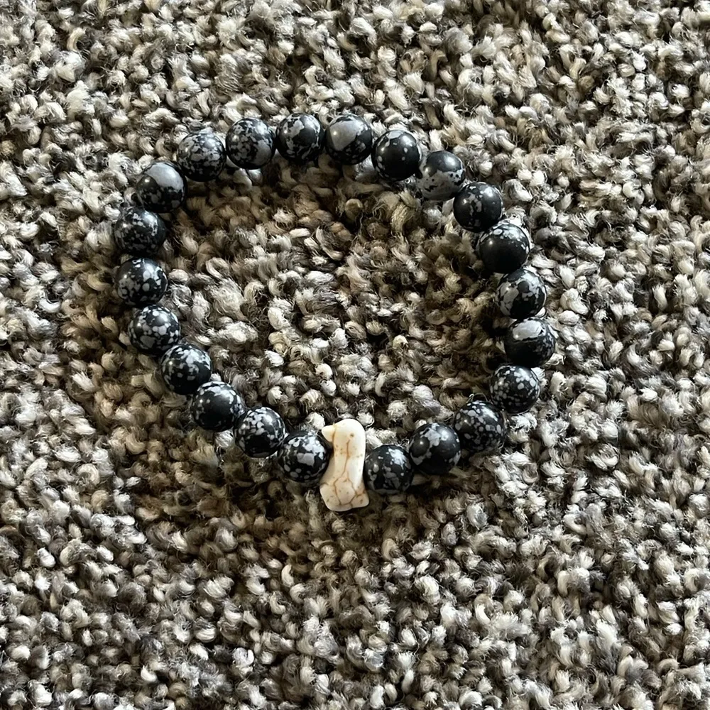 Black with white penguin charm beaded bracelet - Image 2