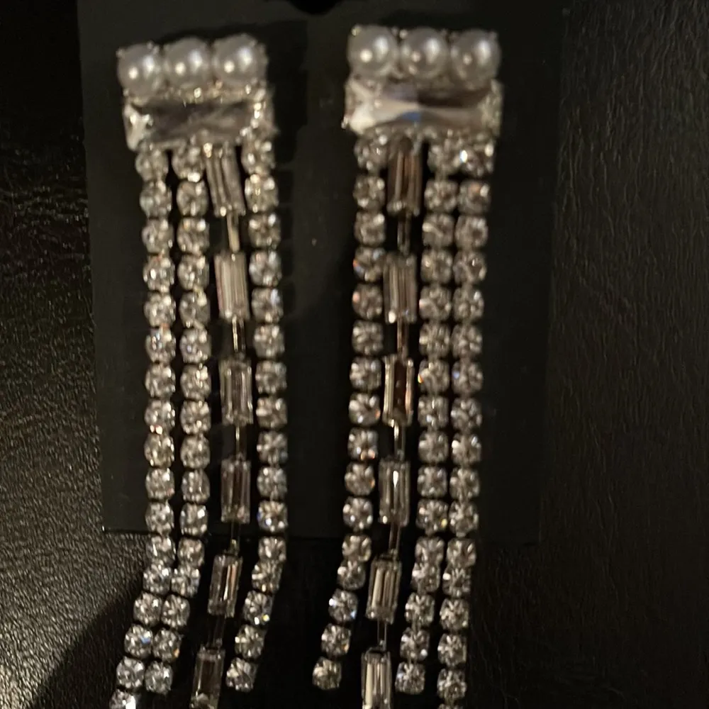 New Christian Siriano Waterfall Crystals, pearls & Baguettes White - Image 2