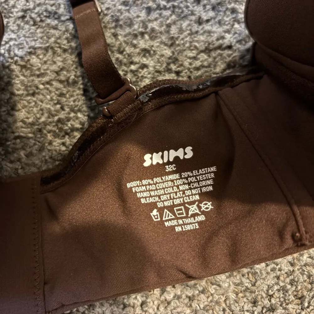 Skims Fits Everybody Strapless Bra - Image 3