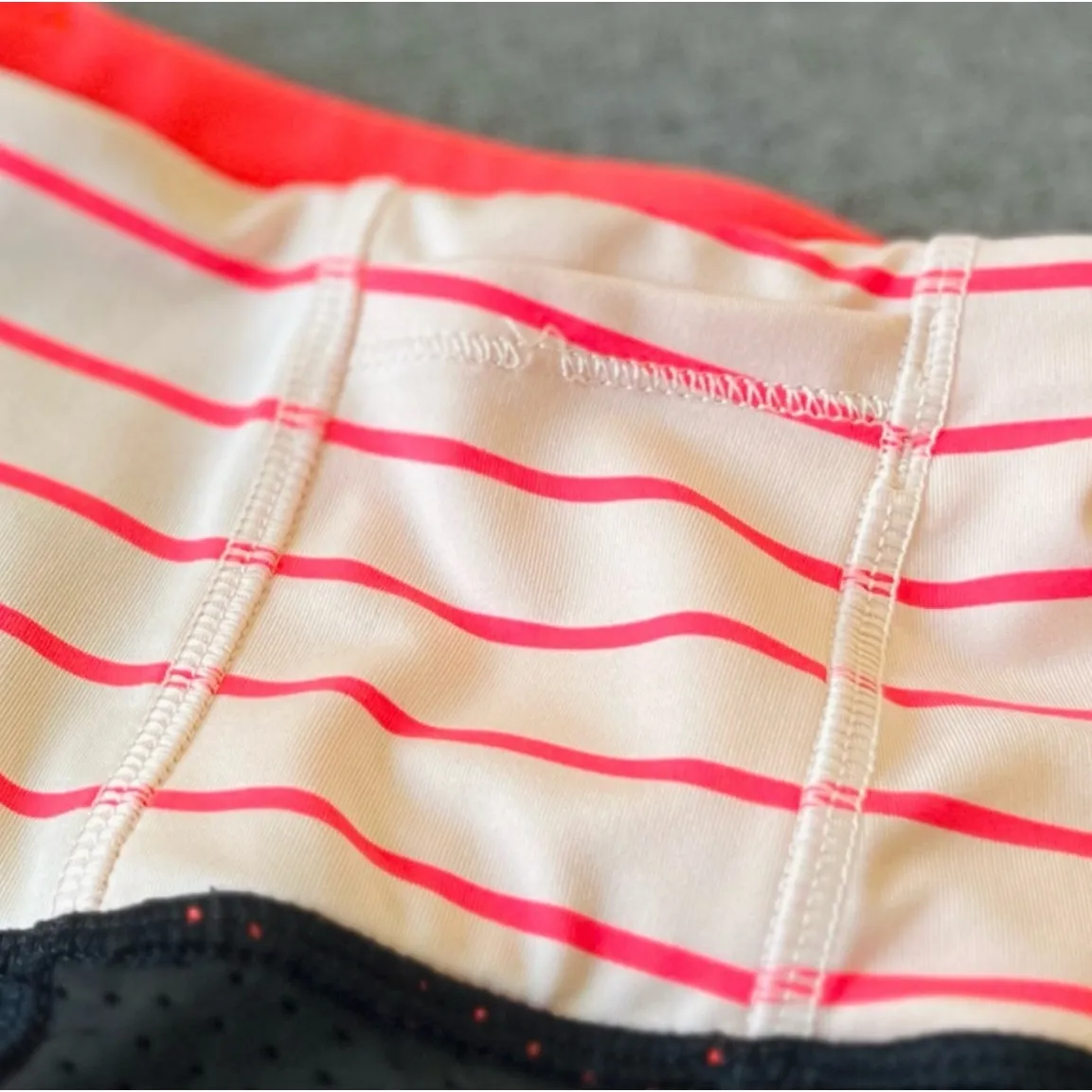 Lululemon | Var-City Cropped Capri Black Leggings Pink Striped Waistband Size 4 - Image 9