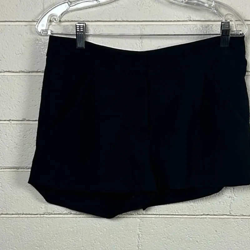 Aritzia  Wilfred Black Shorts size 6 - Image 4
