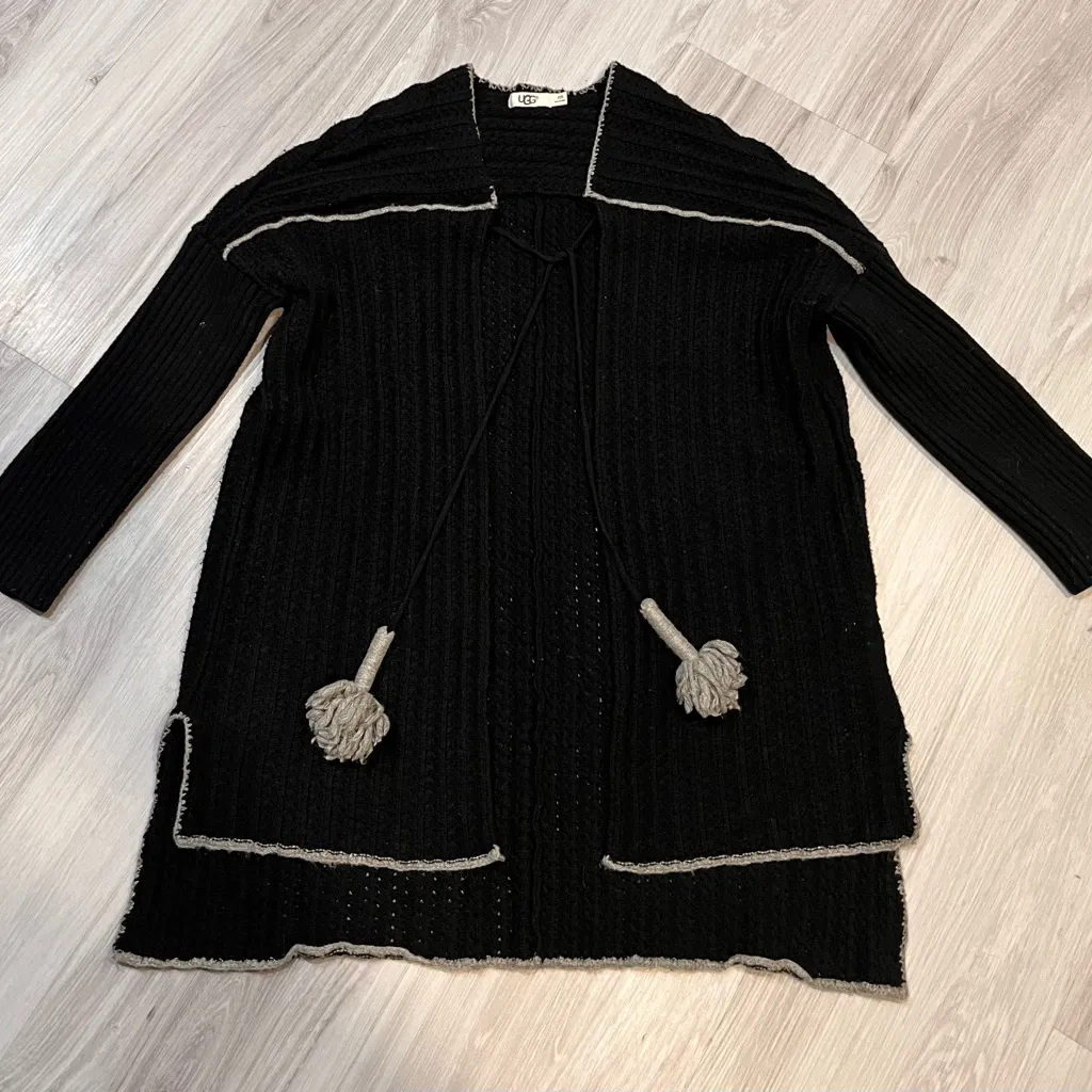 UGG Black‎ Cardigan Sweater with Elegant Piping - Image 4