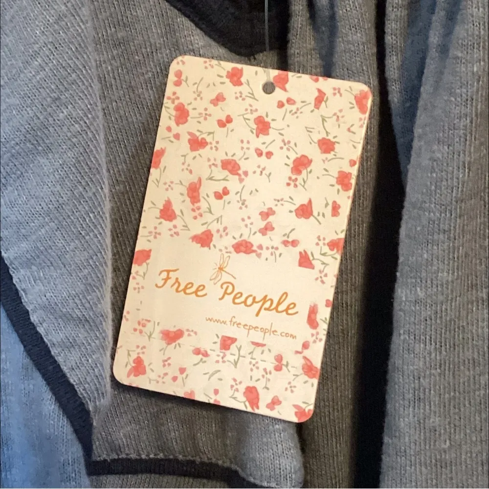 💚NWT💚 FREE PEOPLE BOHO/HIPPIE LONG SLEEVED, HIGH LOW, SPLIT BACK TOP SIZE SP - Image 5