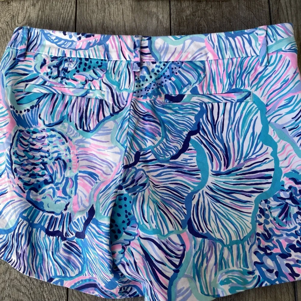 Lilly Pulitzer Shorts size 8 & Plastic Tumbler Bundle - Image 7
