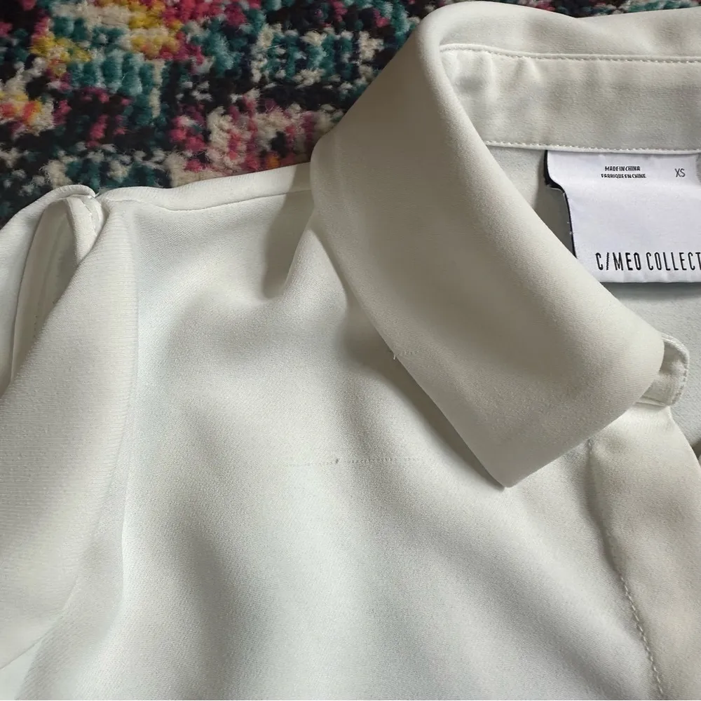 C/MEO COLLECTIVE  Button Down Open Shoulder Blouse Womens XS - Image 5