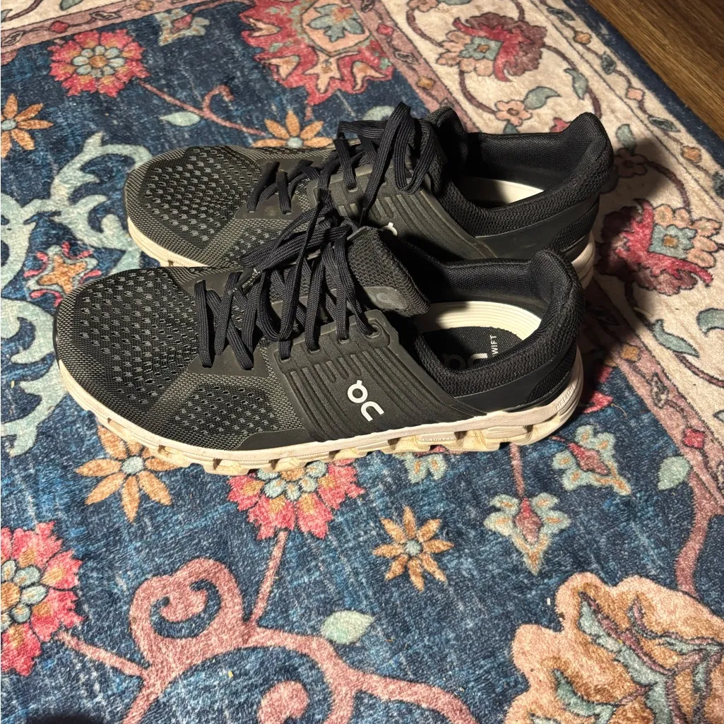 On clouds running women’s Black Sneakers - Image 6