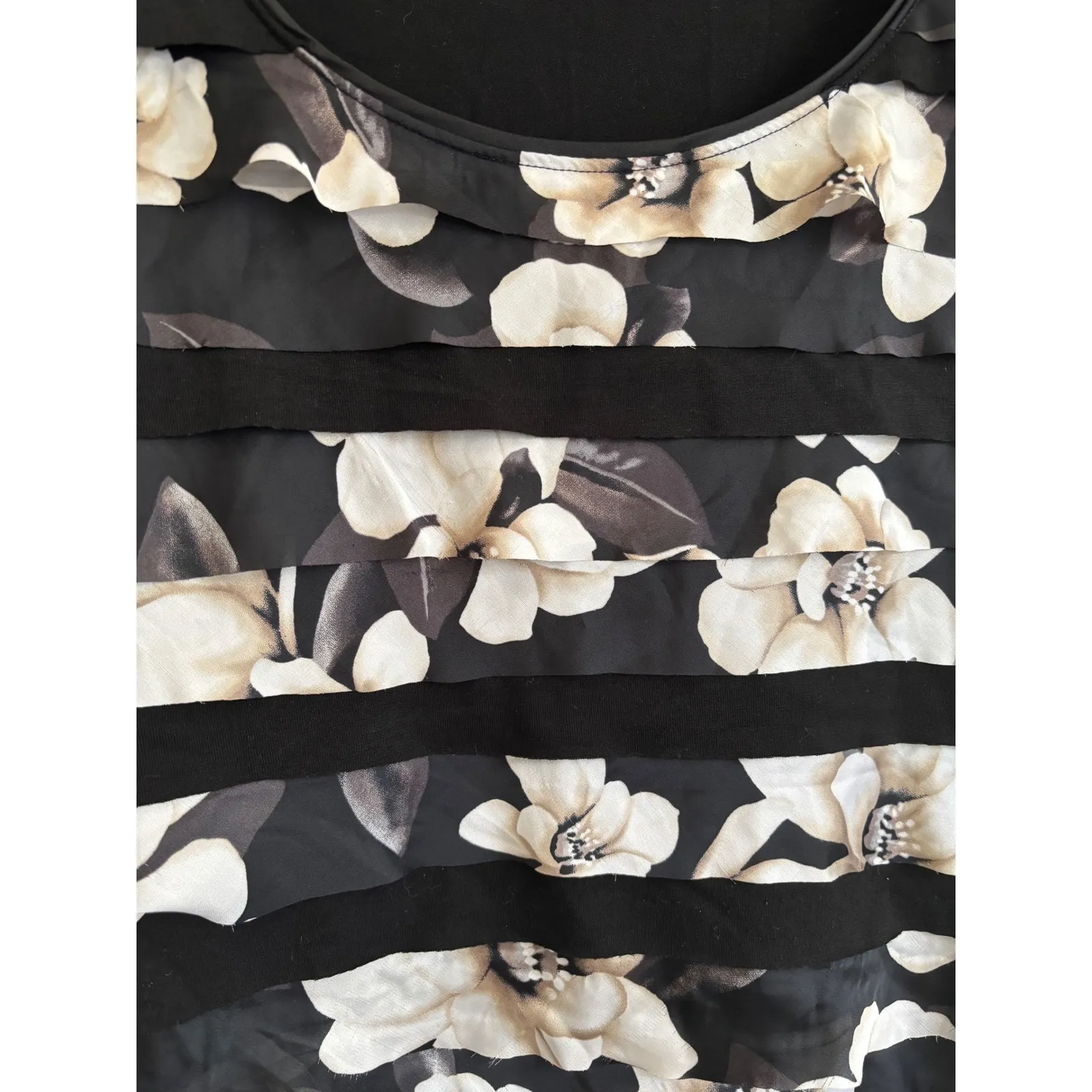 White House Black Market Layered Floral Tank Top Size XL Black & Neutral Floral - Image 5