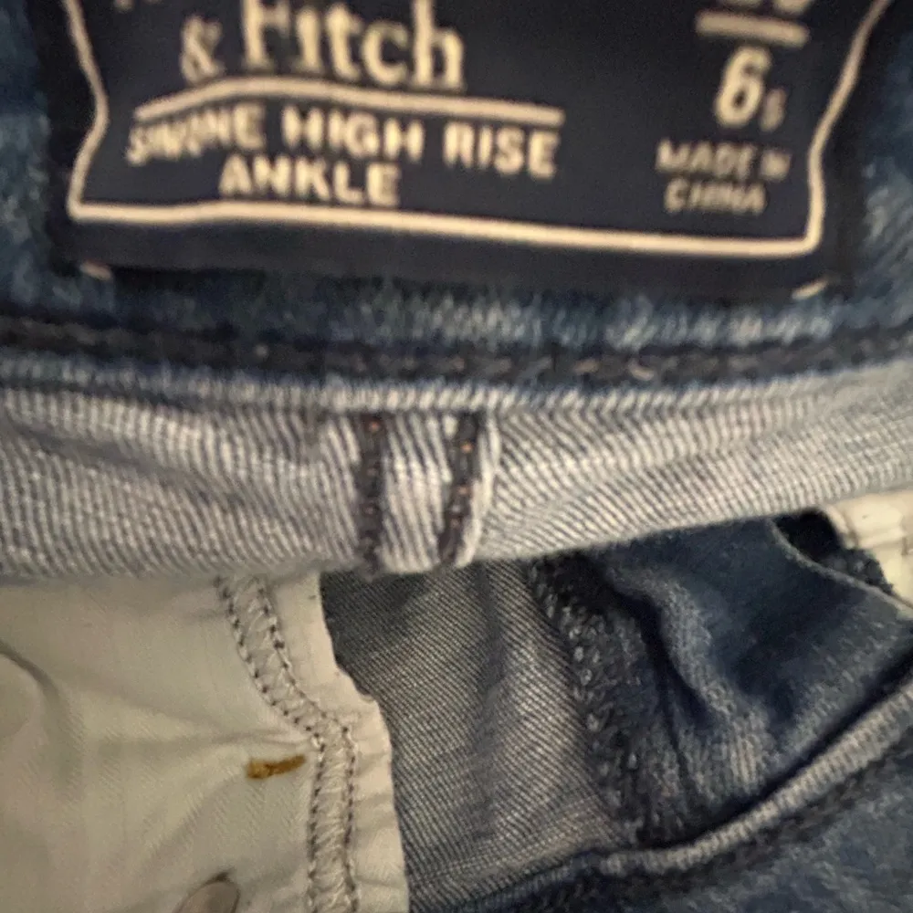 Abercrombie & Fitch Side stripe Logo Jeans, skinny, ankle - Image 4