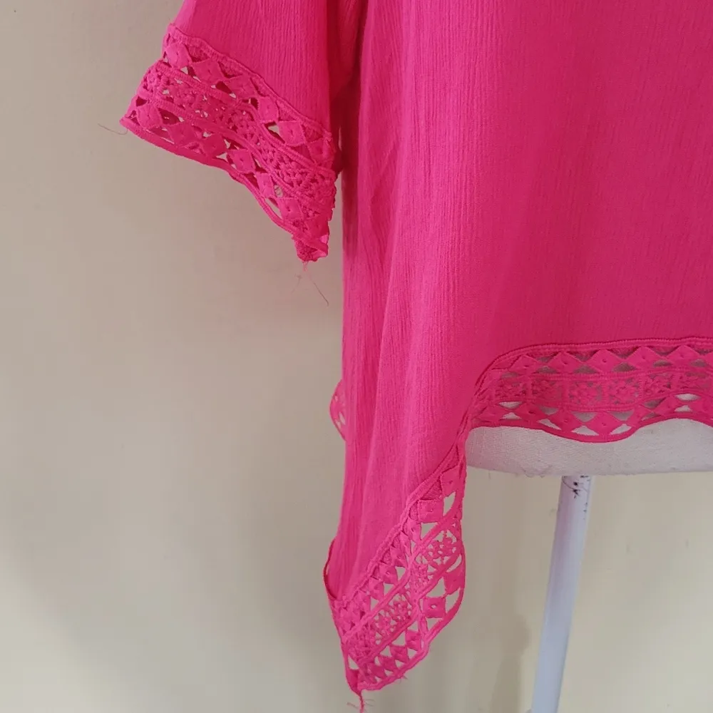 Profile Apparel fuchsia guaze blouse size medium - Image 3