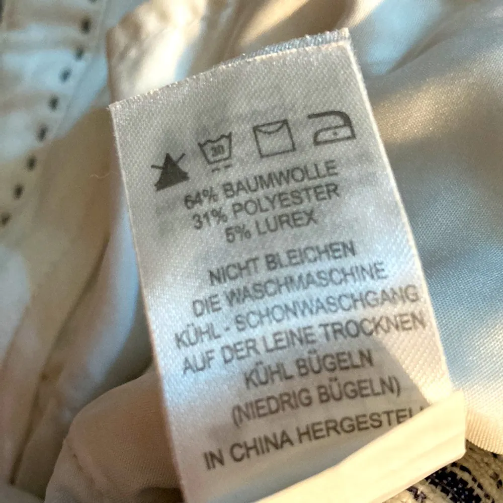 Katherine Barclay Metallic Embroidered Tweed Knit Shorts Size 6 Blue & White - Image 5