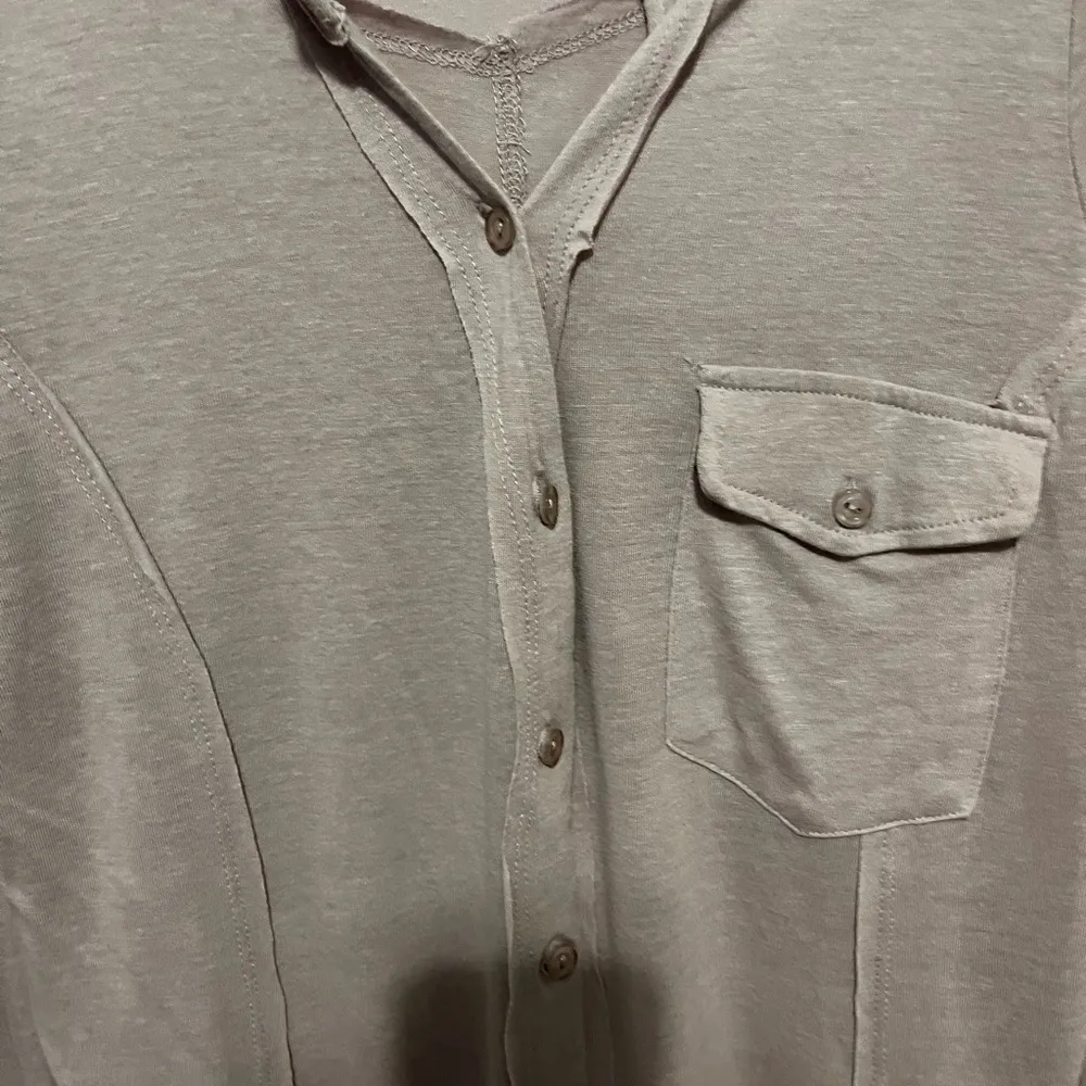 Young Fabulous & Broke Lilac
Linen Blend Knit Button Top Size medium - Image 3