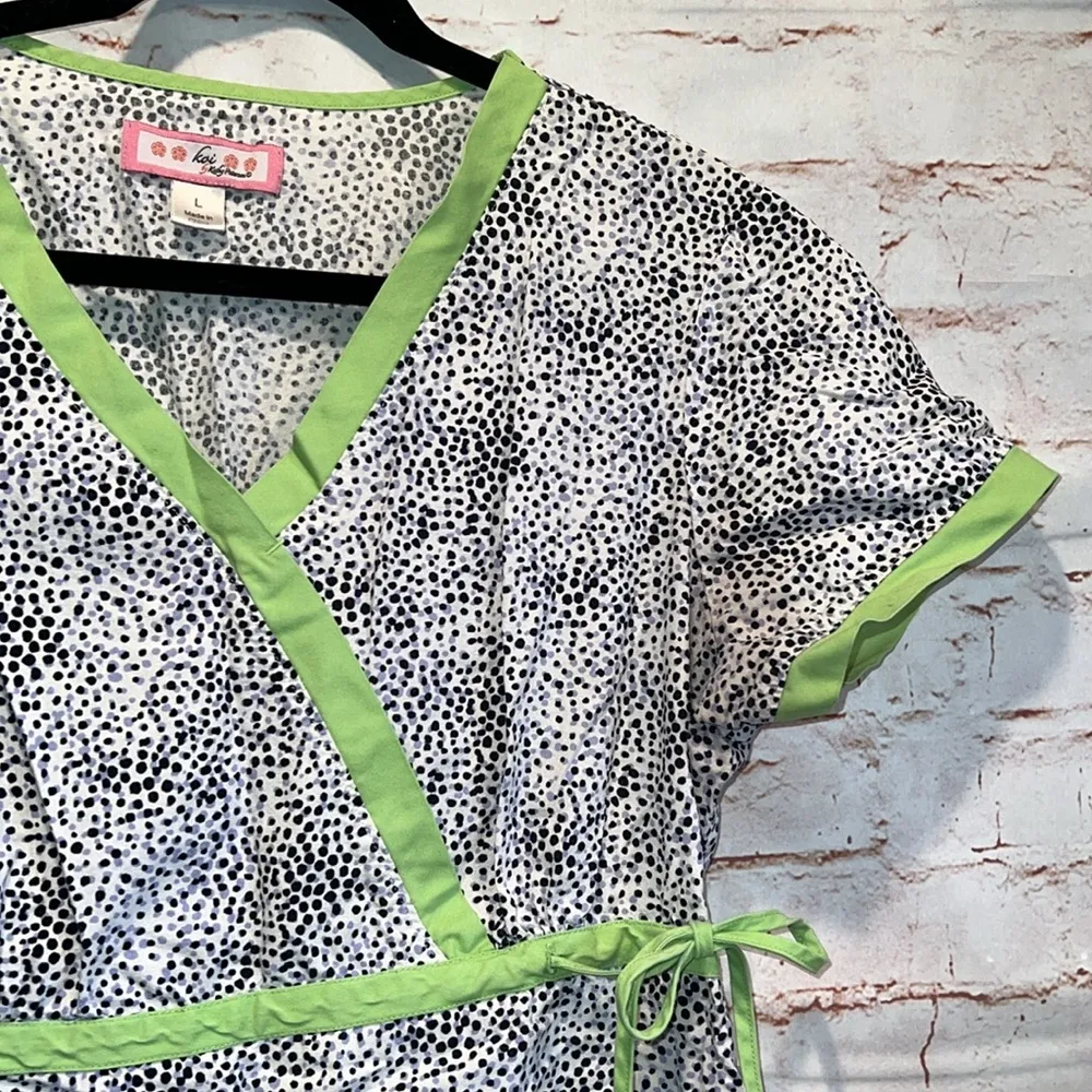Koi Kathy Peterson Scrub Top Womens Large Black White Green Short Sleeve Uniform - Image 3