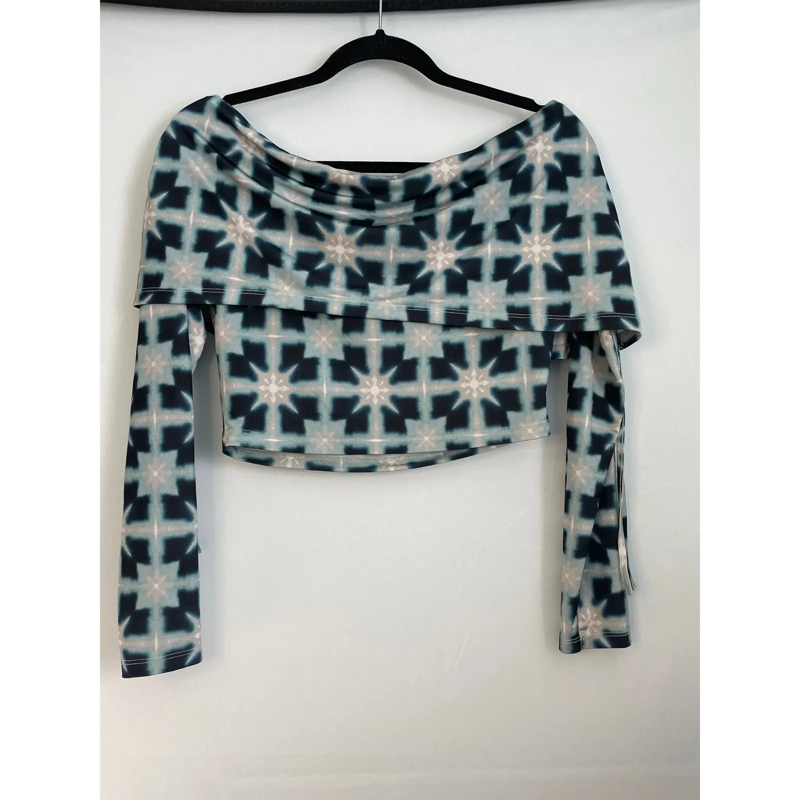 Urban Outfitters Top Large Off Shoulder Teal Geometric‎ Long Sleeve Crop Top B11 - Image 8