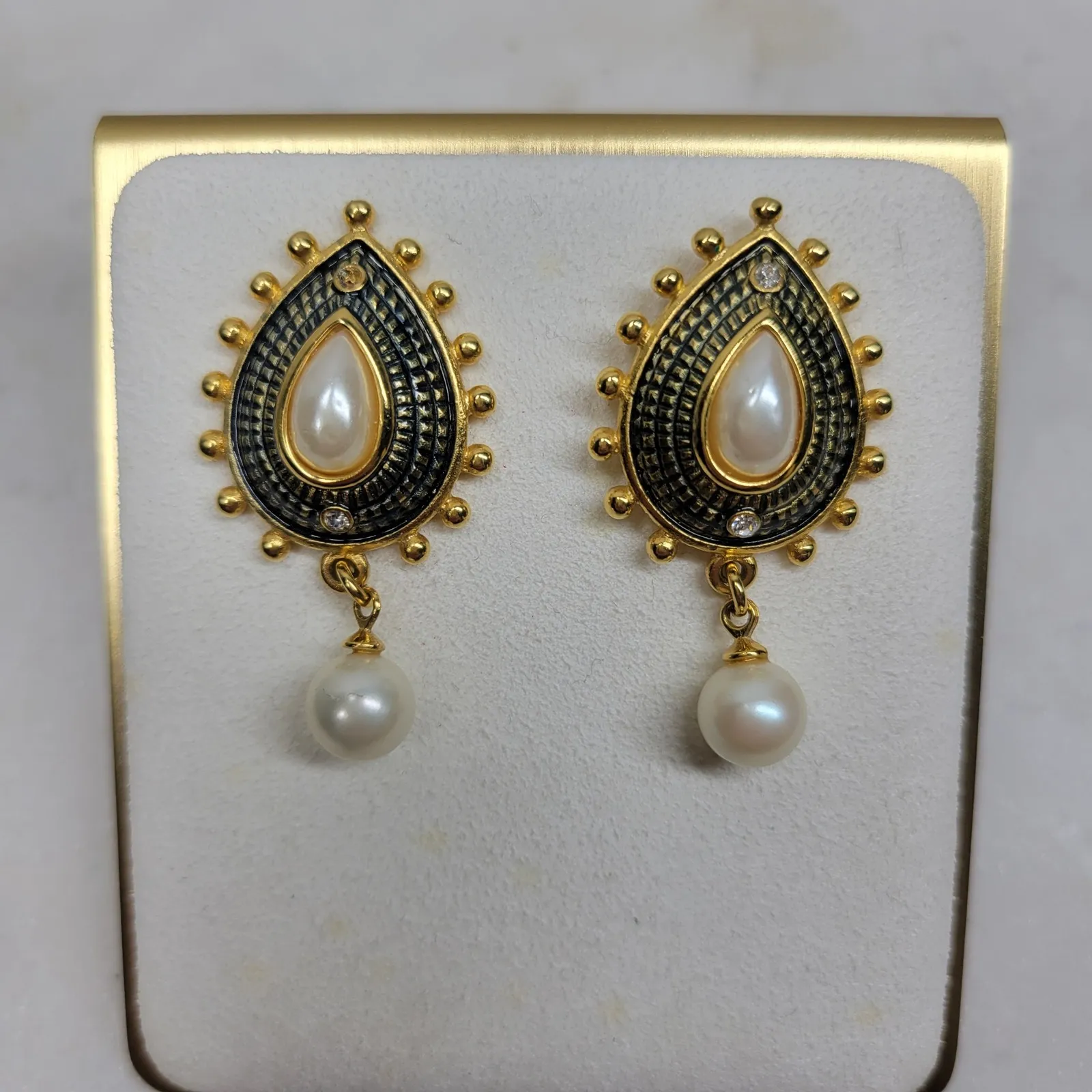 Carolina Herrera Pearl Teardrop Pierced Earrings Women Gold Tone Faux Pearl - Image 12