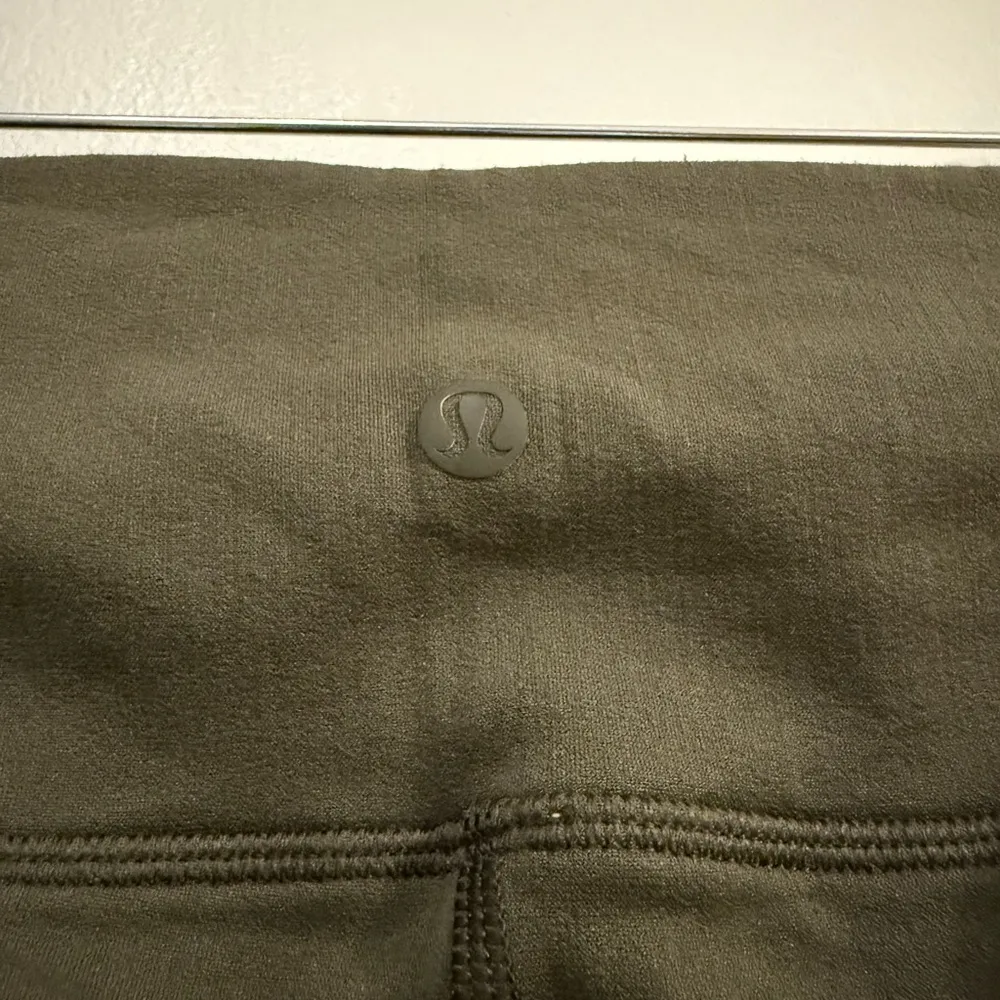 Lululemon Cropped WunderUnder Leggings Green Mesh Size XS - Image 5