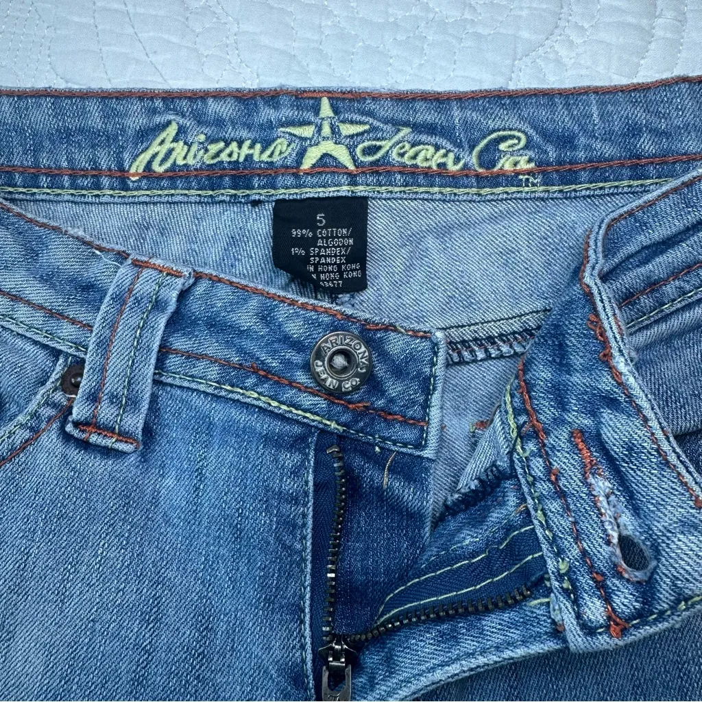 Arizona Jean Company Y2K Low Rise Flare Jeans. Light Wash. Size: 5. - Image 4