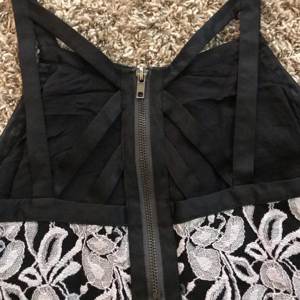 floral embroidered, flowy tank top with strappy zip up back - Image 10
