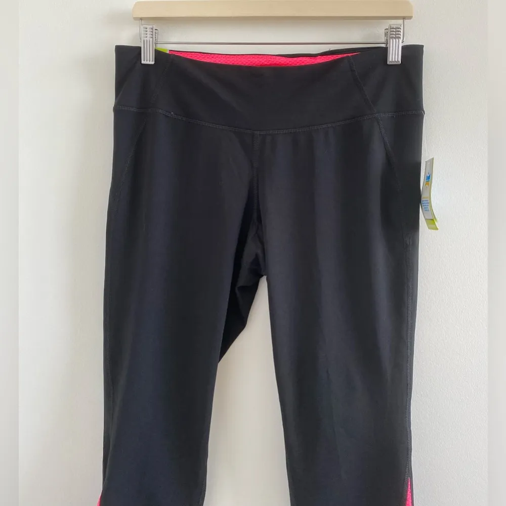 Old Navy Active Black & Neon Pink Fitted Capri Legging Size Large New With Tag - Image 2