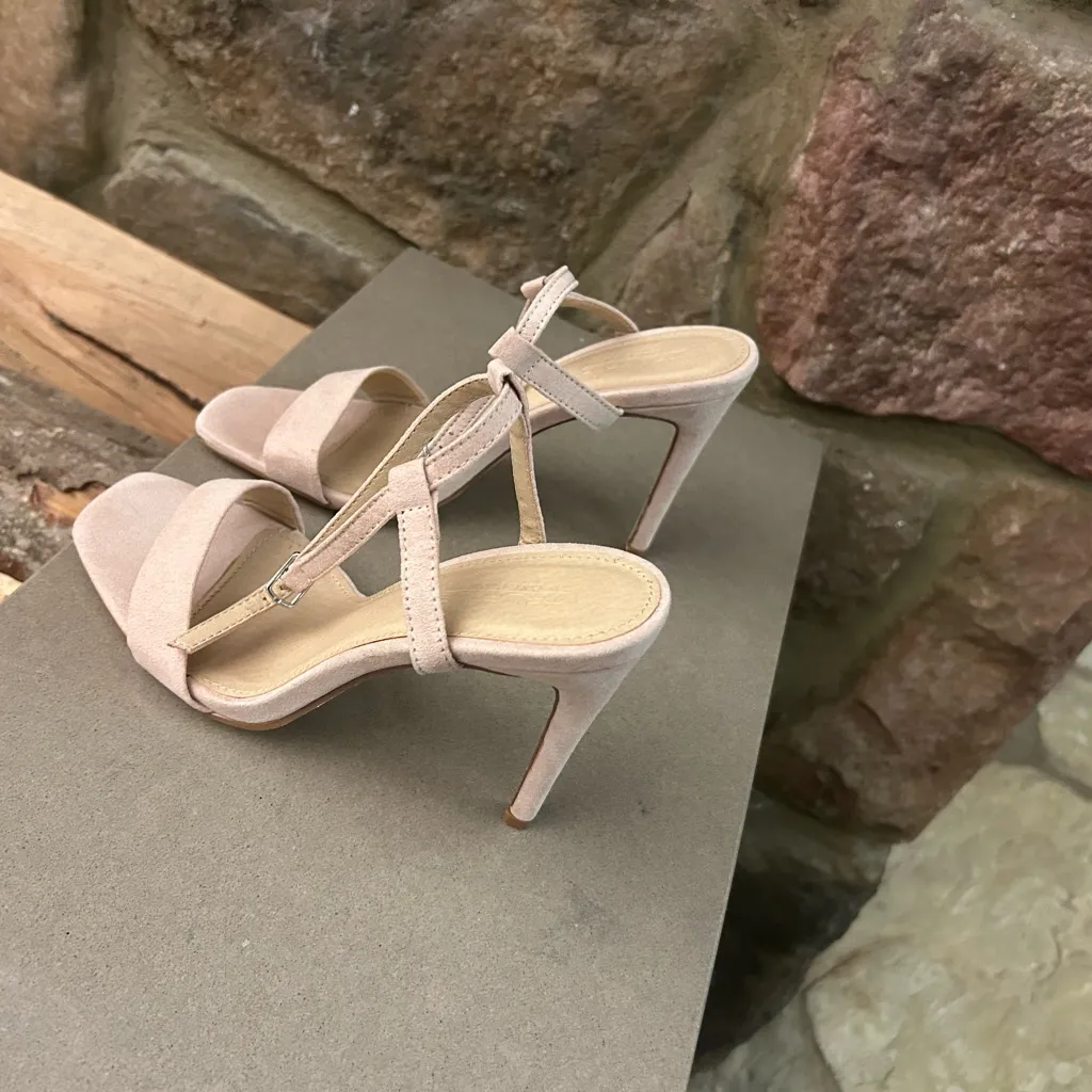 Heels Truffle Collection Chic Nude Strappy 7 see measurements-no size showing - Image 5