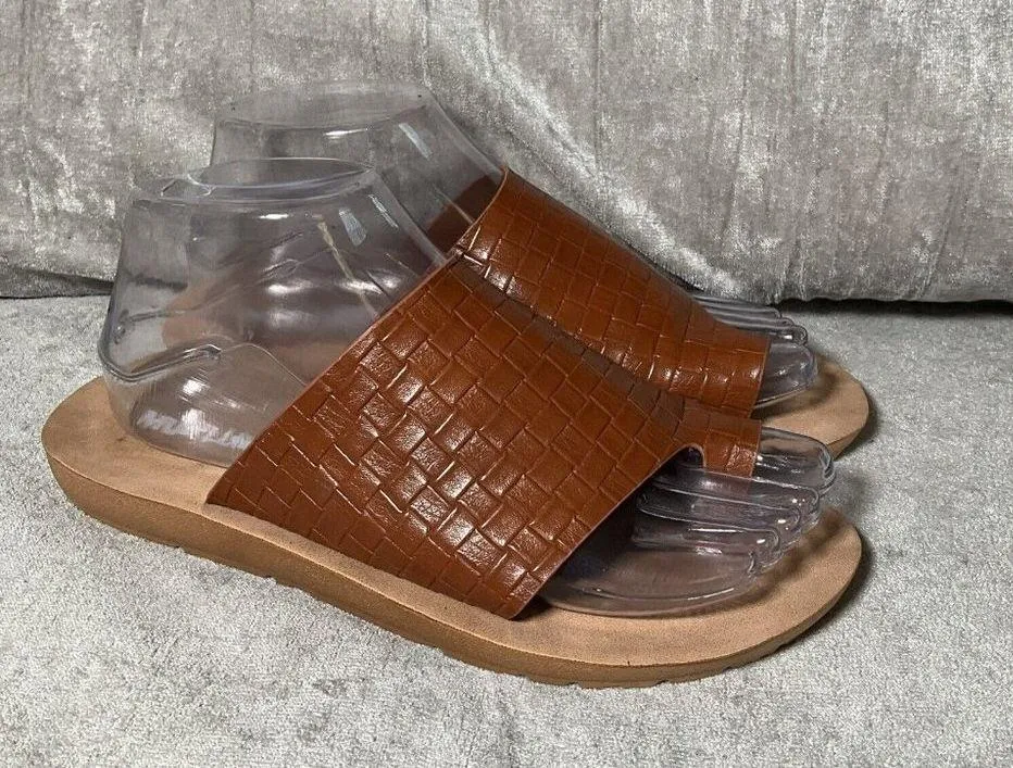 MukLuks Muk Luks About Face Brown Toepost Sandals 7 NWOT Slides - Image 2
