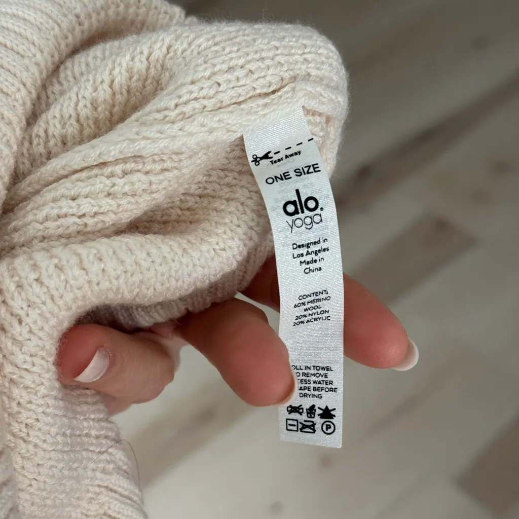 ALO cool skies beanie hat winter logo knit wool ivory foldover skiing winter - Image 5