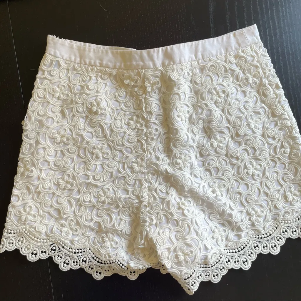 J. McLaughlin White Lace High Waist Shorts Size 2 old money capsule retro girly - Image 6