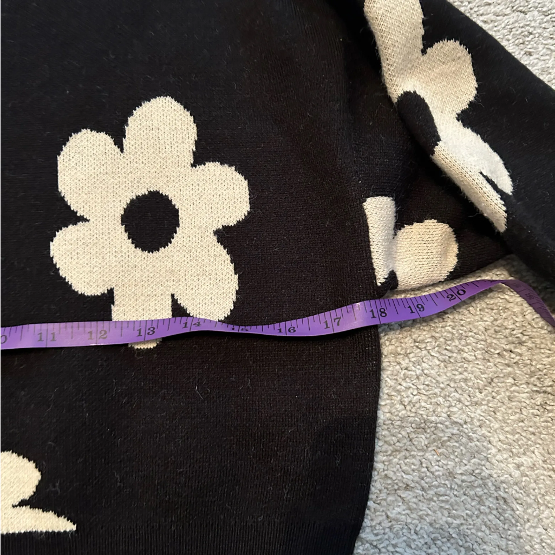 Le Lis Black Floral‎ Cropped Sweater Trendy Flower Print Knit Top - Image 6