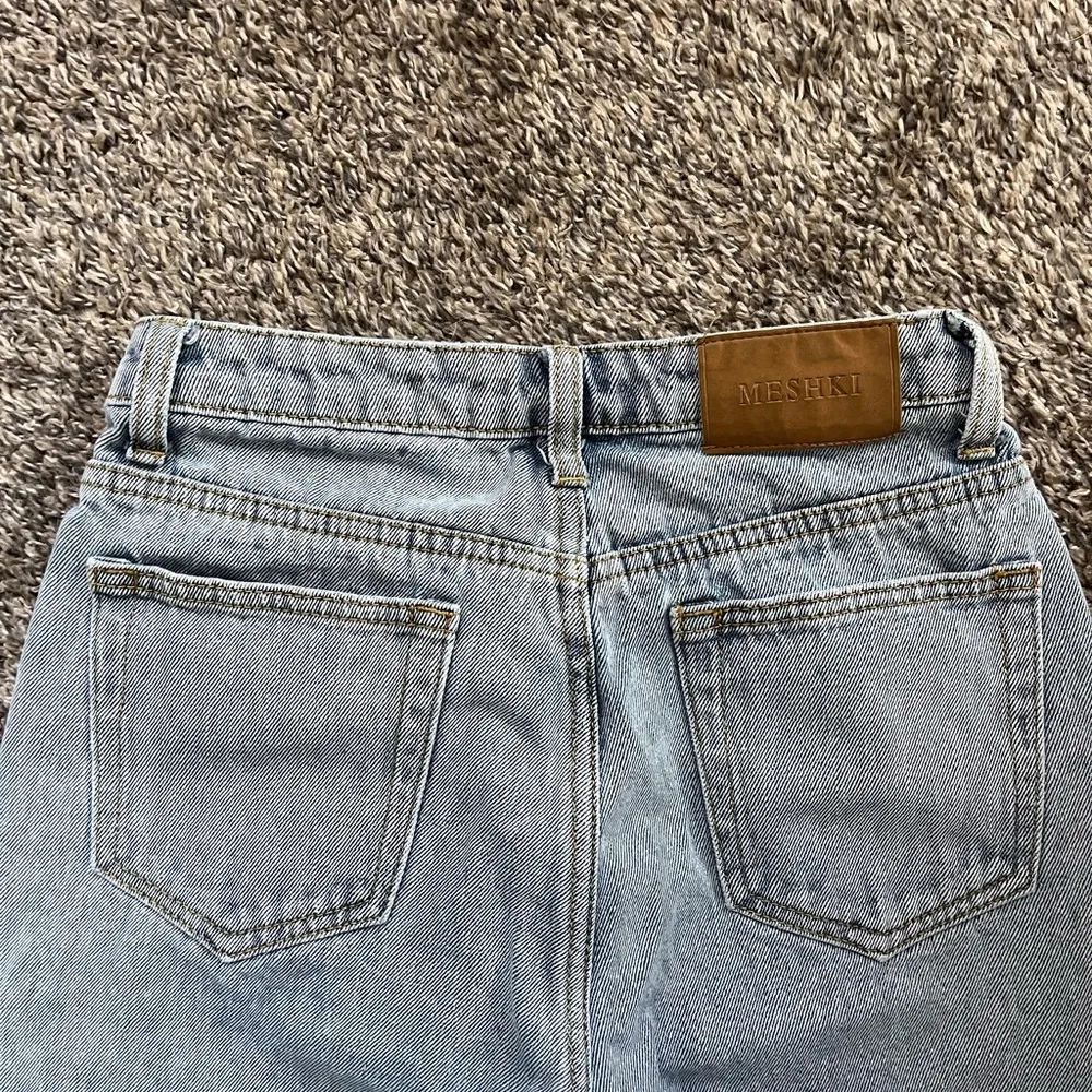 Meshki Light Blue Denim Mom Jeans - Image 6