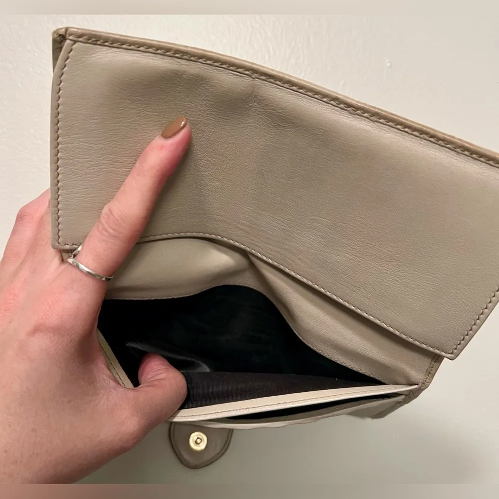 Gucci Guccissima Leather Engraved Heart Continental Wallet | Ivory - Image 13