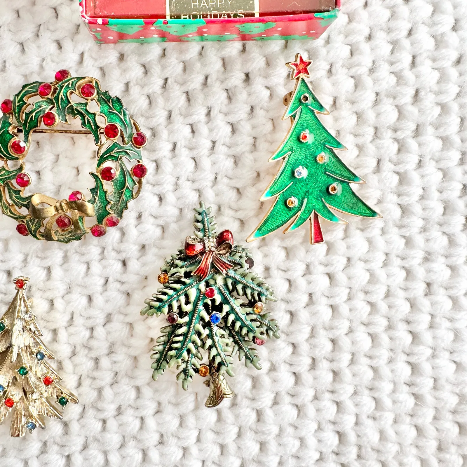 Holiday Christmas Lot Set of 8 Tree Snowman Wreath Angel Vintage Brooch Pins - Image 4