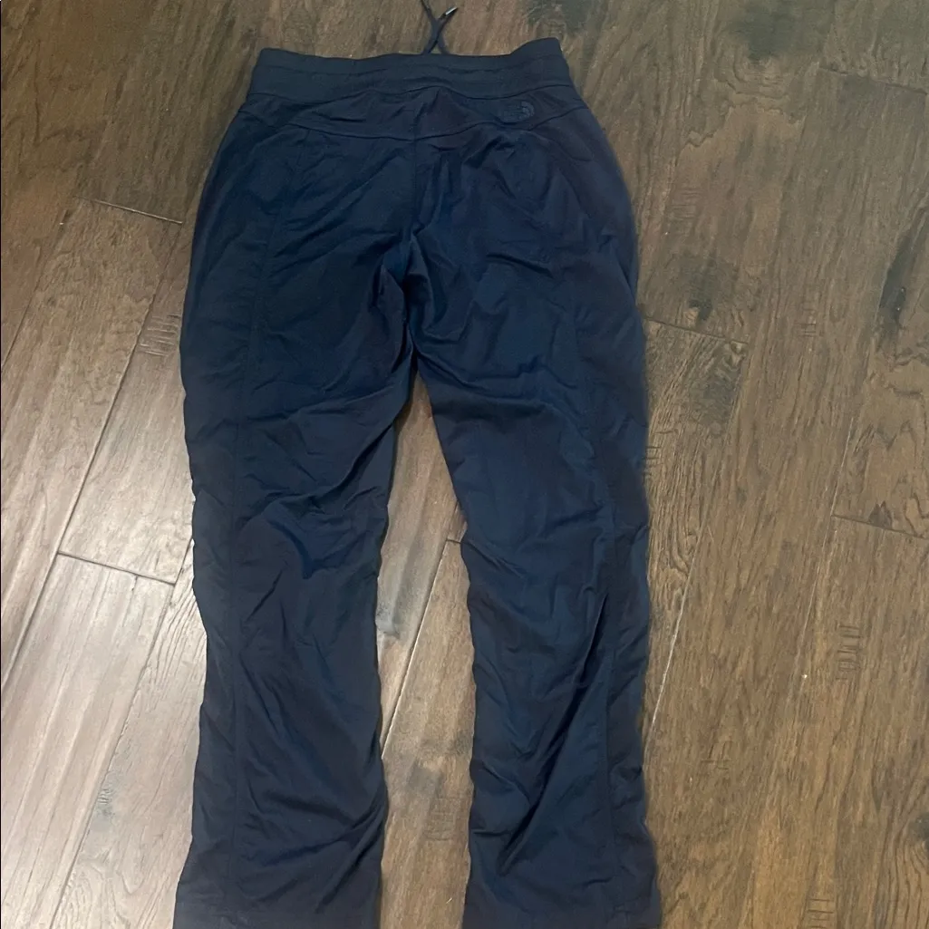 The North Face Women's Dark Blue Lightweight Pants Medium EUC - Image 5