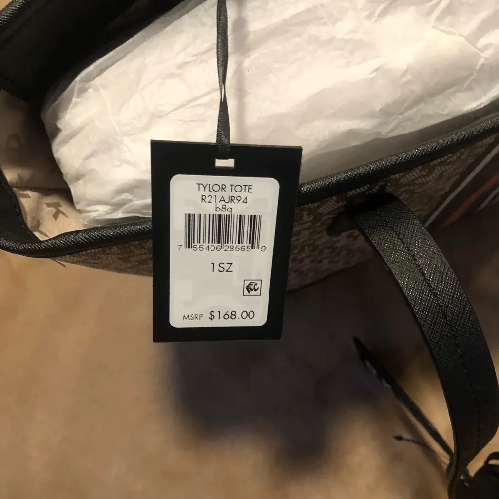 DKNY shoulder bag. New with tags. - Image 6