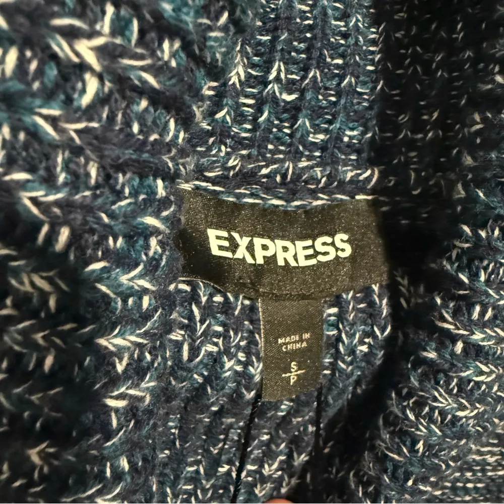 NWT EXPRESS WOMENS KNIT BLUE TURTLENECK SWEATER SIZE SMALL - Image 4