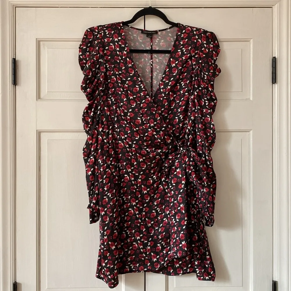 SOMETHING‎ NAVY Puffy Sleeve Wrap Dress Rose Ditsy Print Ditsy Floral Mini Dress - Image 4