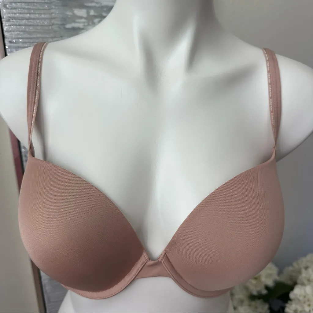 Calvin Klein Nude Push Up Plunge Bra Size 38C - Image 9