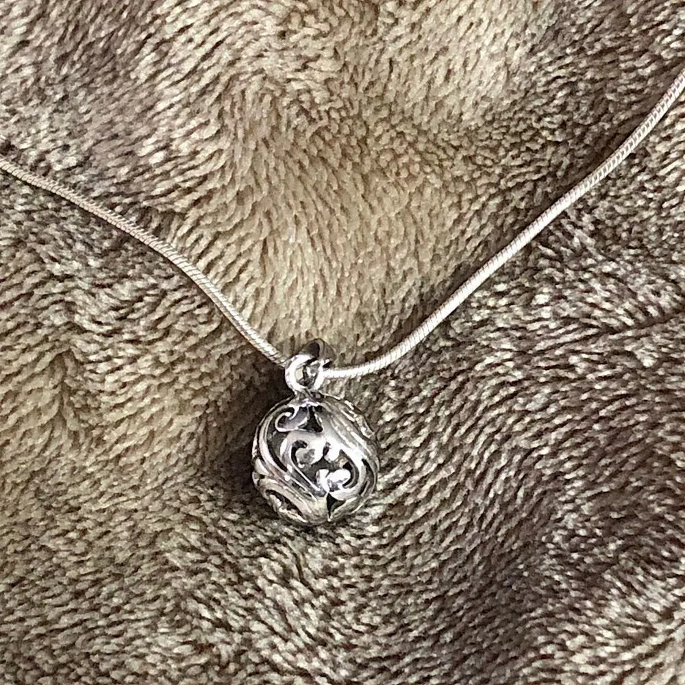 Vintage Sterling Silver Scroll Cutout Round Pendant w/ Snake Chain Necklace - Image 4