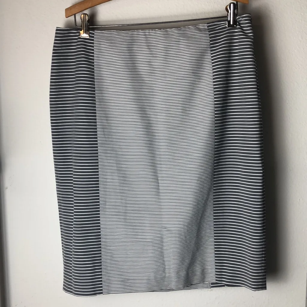 DONCASTER skirt set. - Image 7