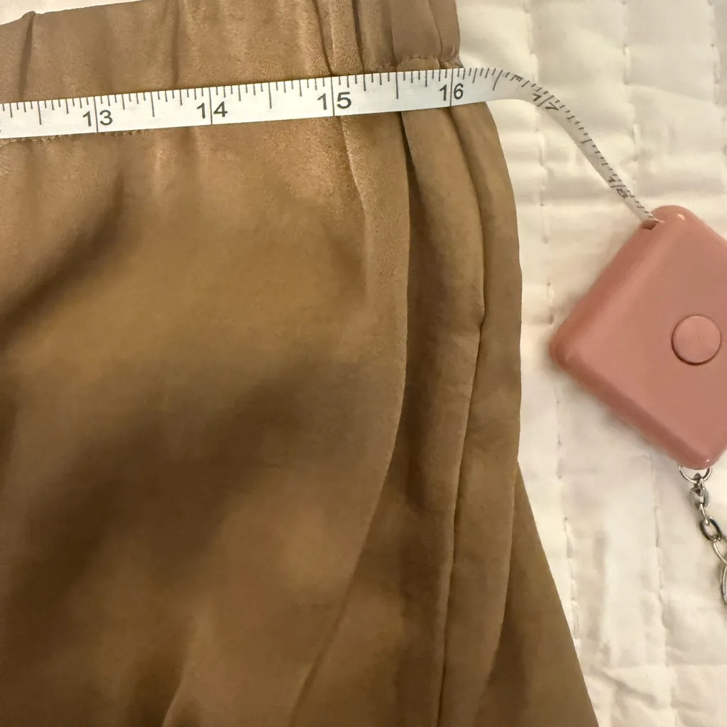 Vince Women’s Tan Elastic Waist Shorts Size L – Faux Back Pockets - Image 5