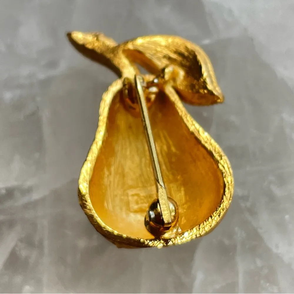 Vintage Mini Crown Trifari Golden Pear Pin Brooch 60s Gold - Image 4