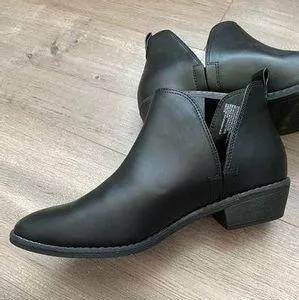 Universal Thread Booties - Image 2