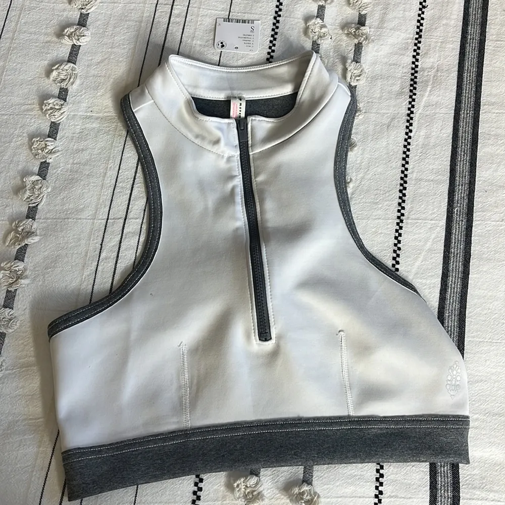 nwt //  around the block crop top - Image 4