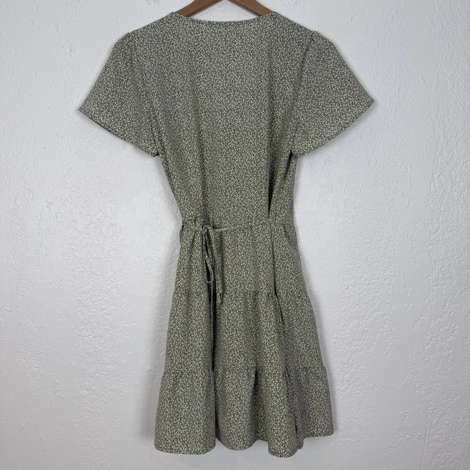 Abercrombie & Fitch Ditsy Floral Tiered Mini Wrap Dress Size Medium - Image 3